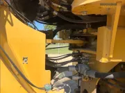 Utovarivač na kotačima Caterpillar 950M iz 2016. s ACERT motorom, polužjem za visoko podizanje i žlicom Performance Series za teške građevinske radove i kamenolome.