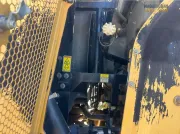 Utovarivač na kotačima Caterpillar 950M iz 2016. s ACERT motorom, polužjem za visoko podizanje i žlicom Performance Series za teške građevinske radove i kamenolome.