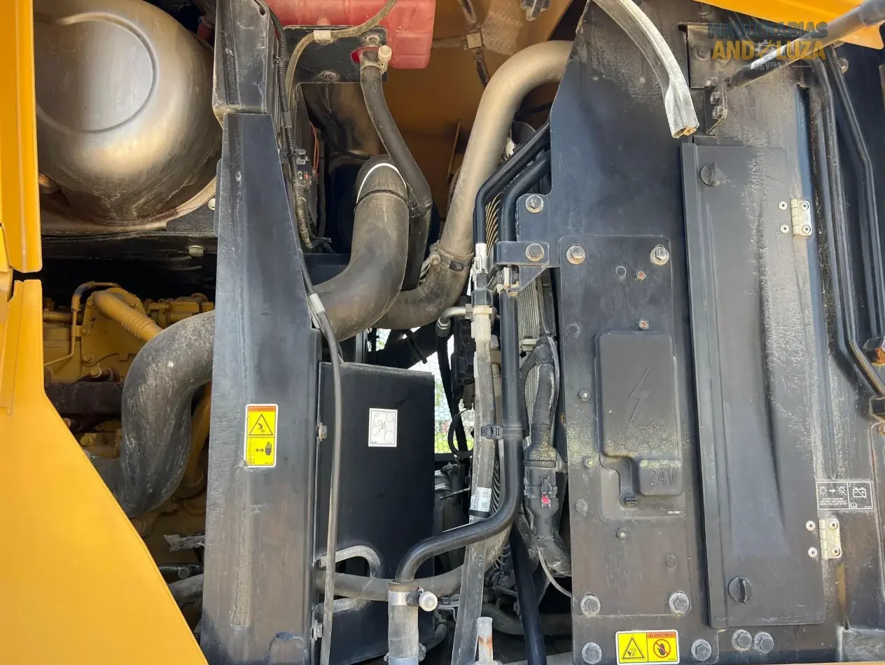 Pala gommata Caterpillar 938M del 2017 con motore ACERT, leverismo di sollevamento elevato e benna Performance Series per lavori edili pesanti e movimentazione materiali.