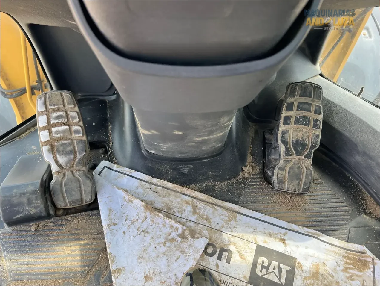 Pala gommata Caterpillar 938M del 2017 con motore ACERT, leverismo di sollevamento elevato e benna Performance Series per lavori edili pesanti e movimentazione materiali.