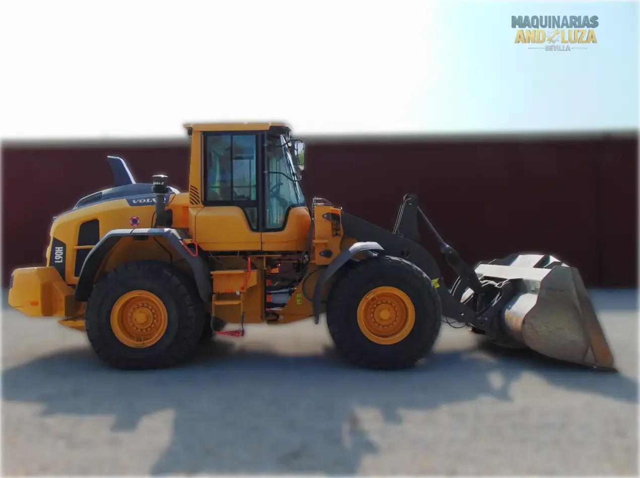Pala gommata Volvo L90H del 2018 con cinematismo Torque Parallel, motore Volvo D6J e tecnologia OptiShift per un carico e una movimentazione dei materiali ad alta efficienza.