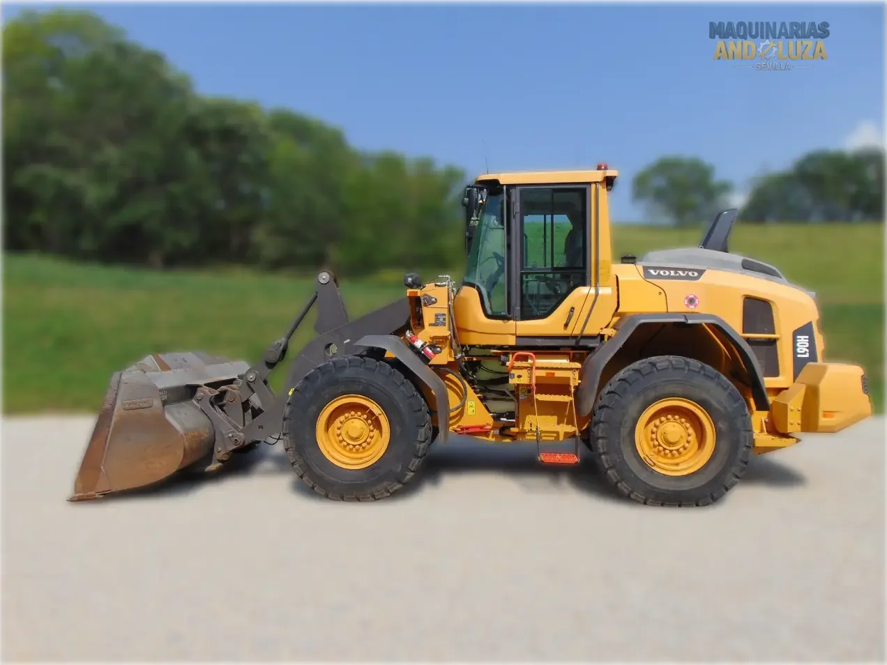 Pala gommata Volvo L90H del 2018 con cinematismo Torque Parallel, motore Volvo D6J e tecnologia OptiShift per un carico e una movimentazione dei materiali ad alta efficienza.