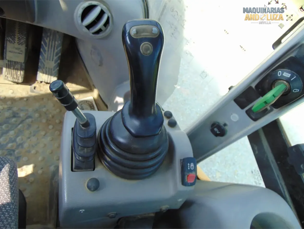 Pala gommata Volvo L90H del 2018 con cinematismo Torque Parallel, motore Volvo D6J e tecnologia OptiShift per un carico e una movimentazione dei materiali ad alta efficienza.