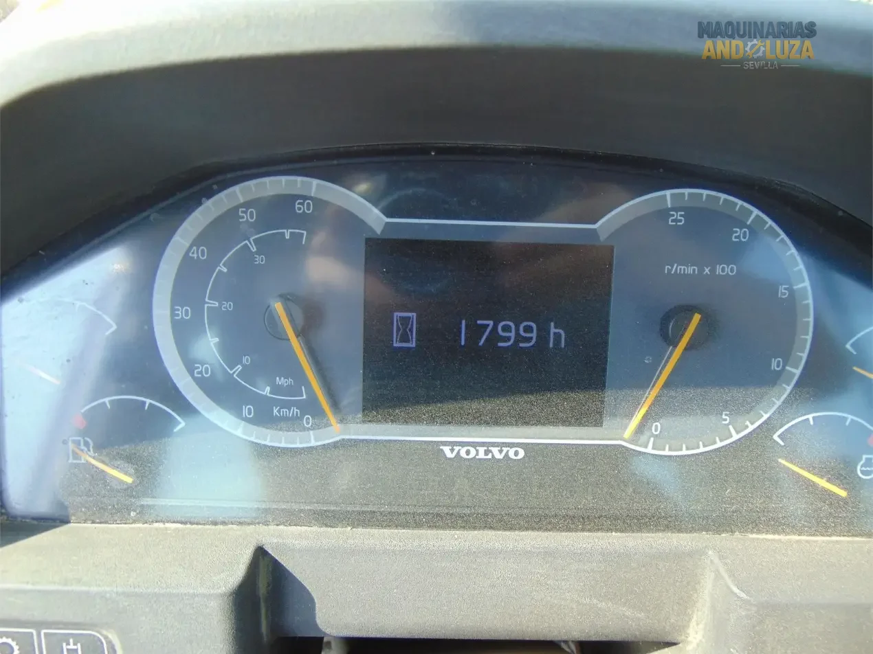 Pala gommata Volvo L90H del 2018 con cinematismo Torque Parallel, motore Volvo D6J e tecnologia OptiShift per un carico e una movimentazione dei materiali ad alta efficienza.