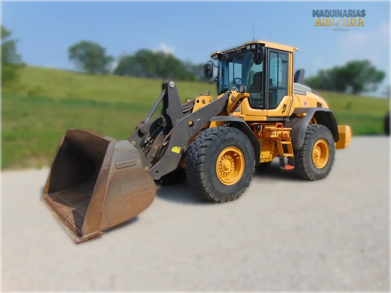 Pala gommata Volvo L90H del 2018 con cinematismo Torque Parallel, motore Volvo D6J e tecnologia OptiShift per un carico e una movimentazione dei materiali ad alta efficienza.