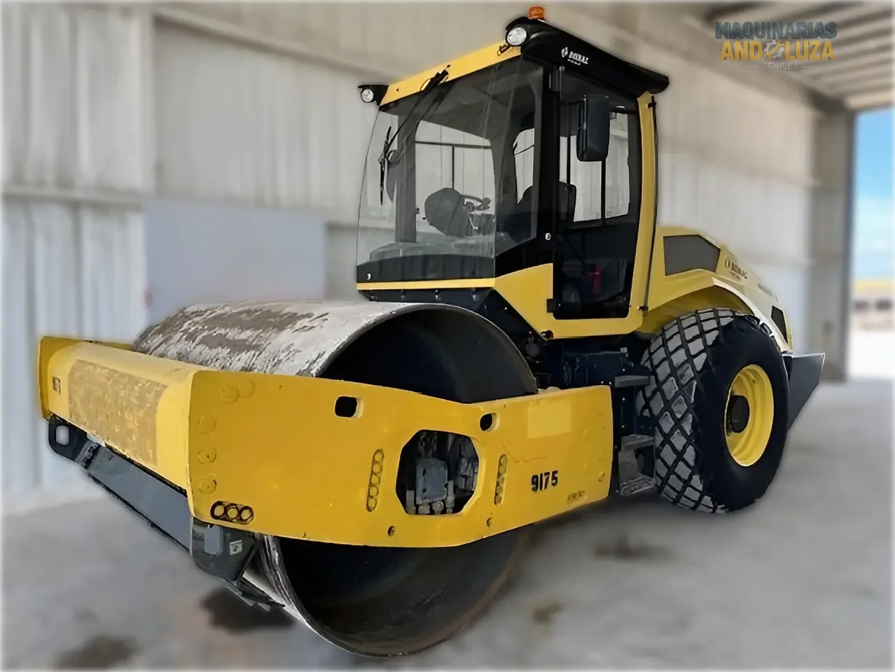 2019 BOMAG BW211D-5 single drum soil compactor for sale, 10.9 ton heavy-duty roller for road construction and earthworks at Maquinaria Andaluza.