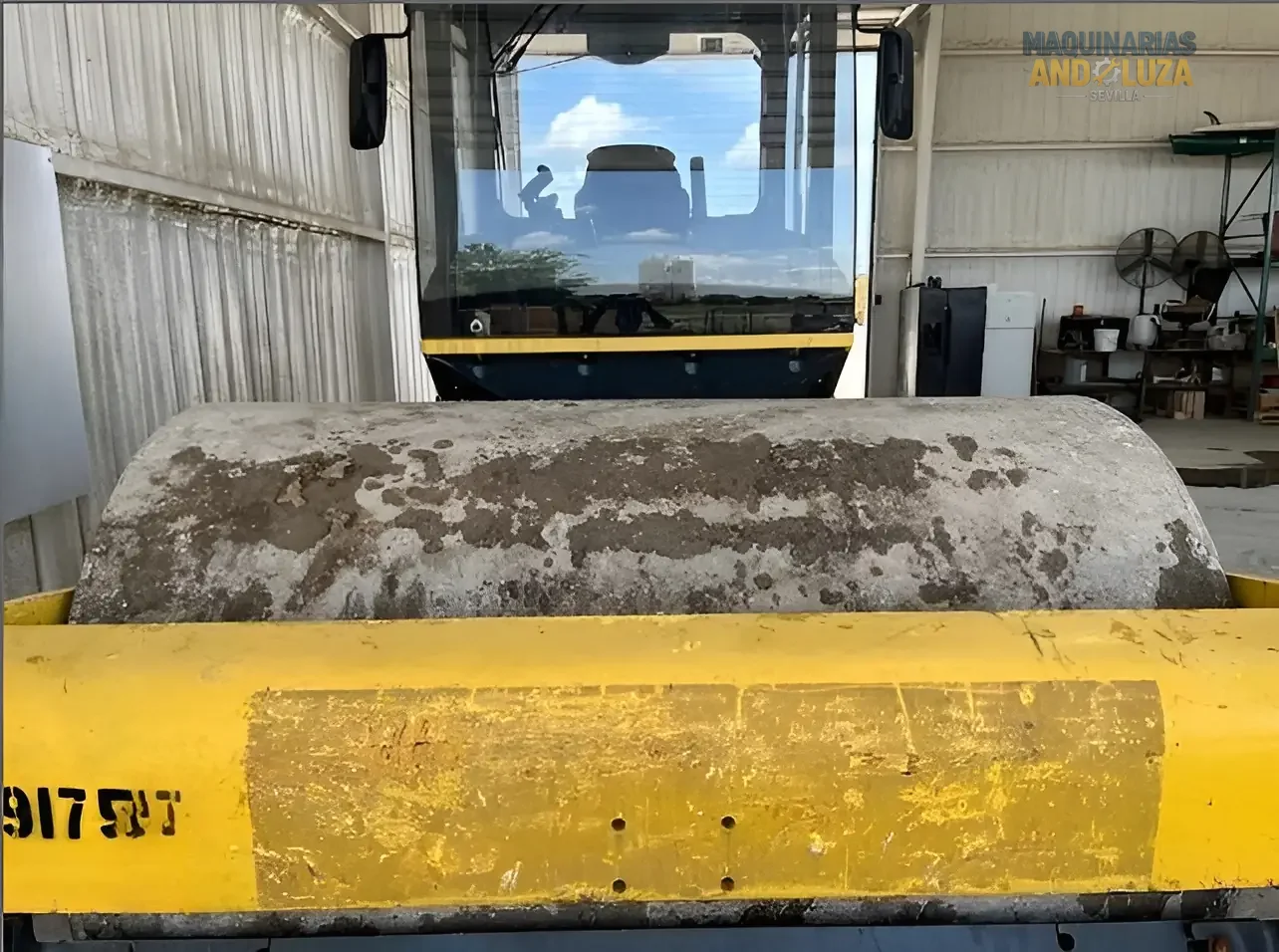 2019 BOMAG BW211D-5 single drum soil compactor for sale, 10.9 ton heavy-duty roller for road construction and earthworks at Maquinaria Andaluza.
