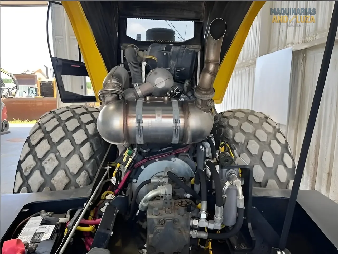 2019 BOMAG BW211D-5 single drum soil compactor for sale, 10.9 ton heavy-duty roller for road construction and earthworks at Maquinaria Andaluza.