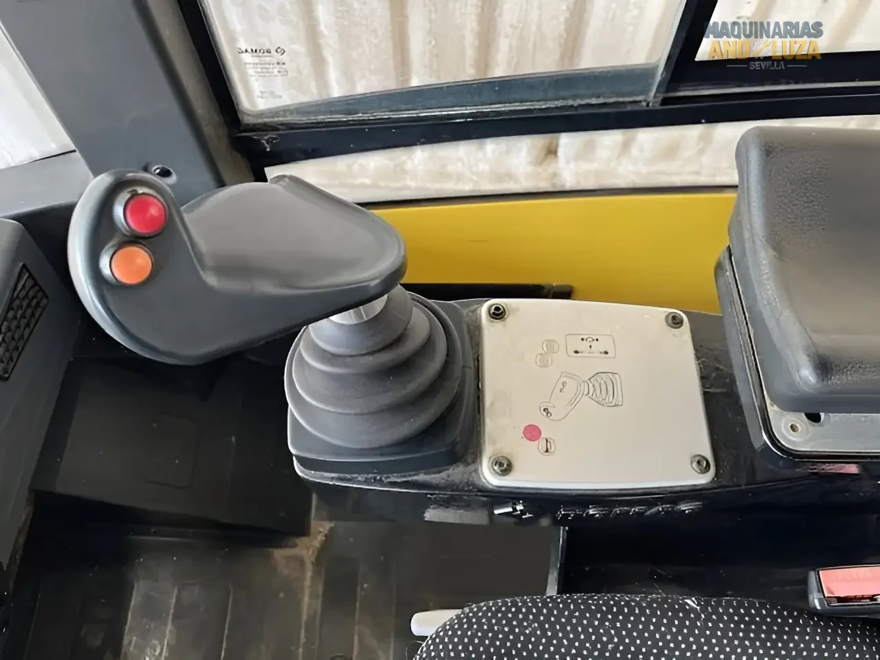 2019 BOMAG BW211D-5 single drum soil compactor for sale, 10.9 ton heavy-duty roller for road construction and earthworks at Maquinaria Andaluza.