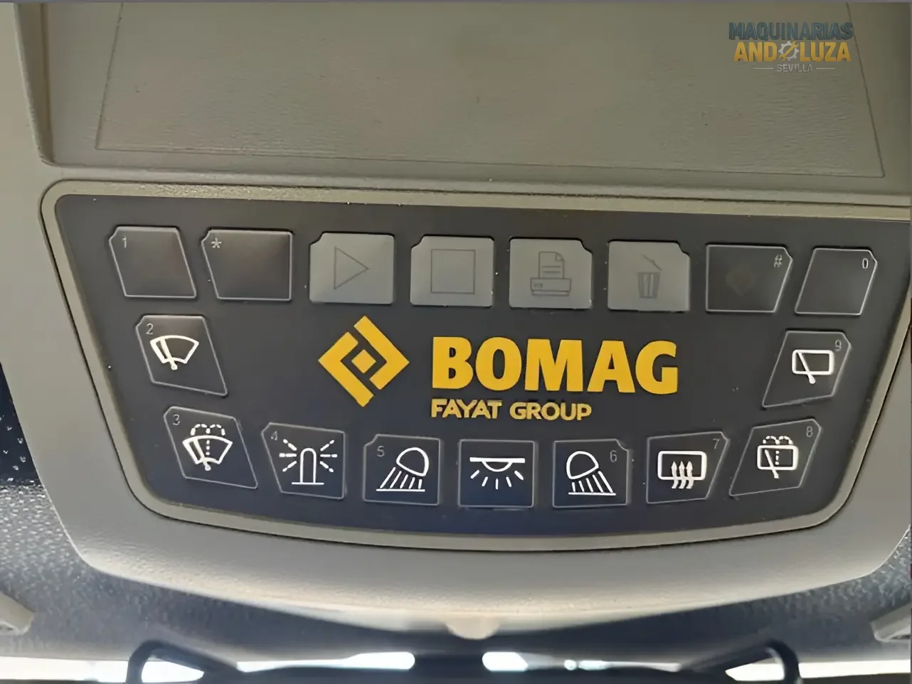 2019 BOMAG BW211D-5 single drum soil compactor for sale, 10.9 ton heavy-duty roller for road construction and earthworks at Maquinaria Andaluza.