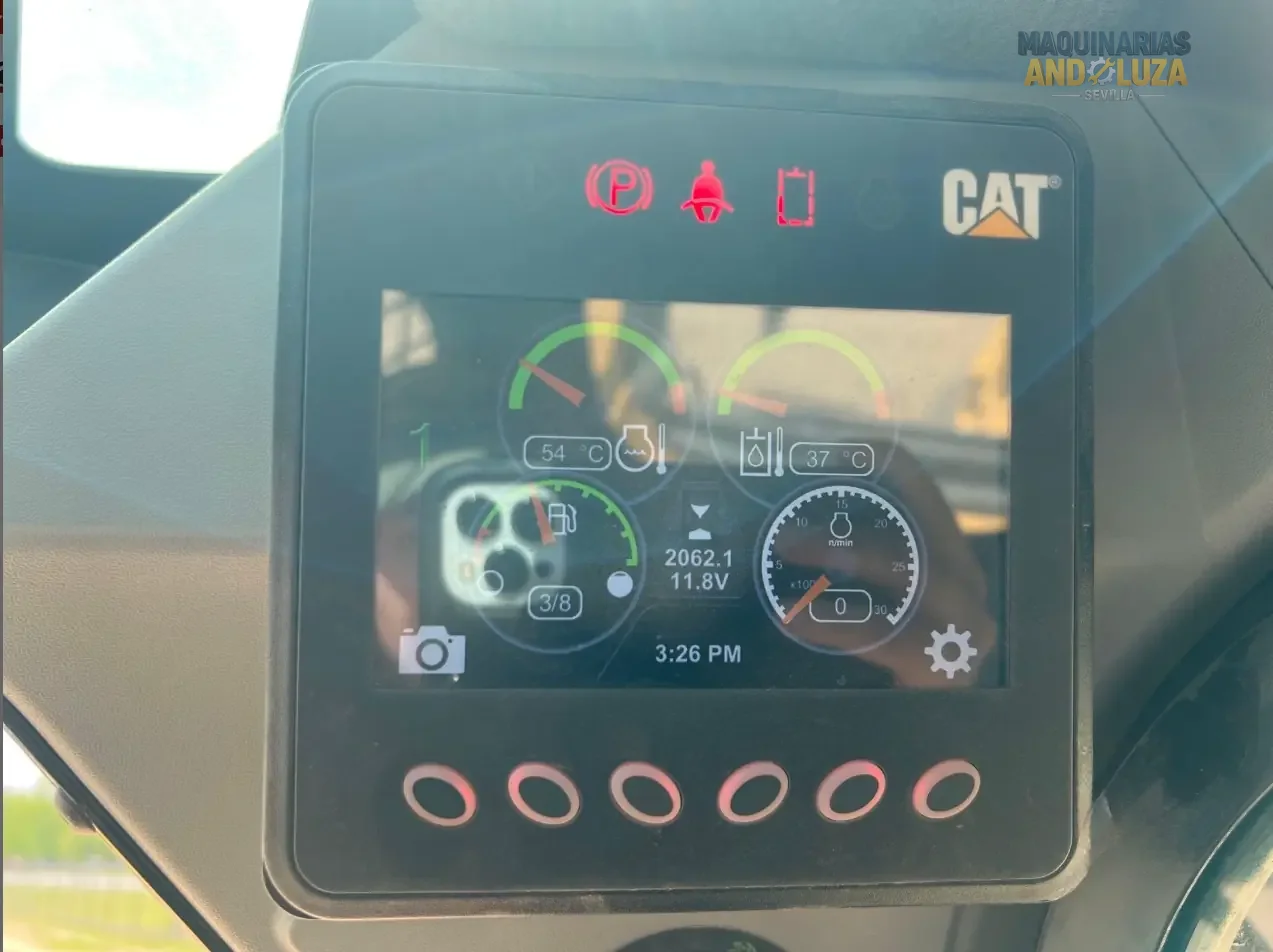 Pala cingolata compatta Caterpillar 259D3 del 2021 con design a sollevamento verticale, sospensioni ad assale di torsione e tecnologia Smart per una trazione e una stabilità superiori su terreni morbidi.