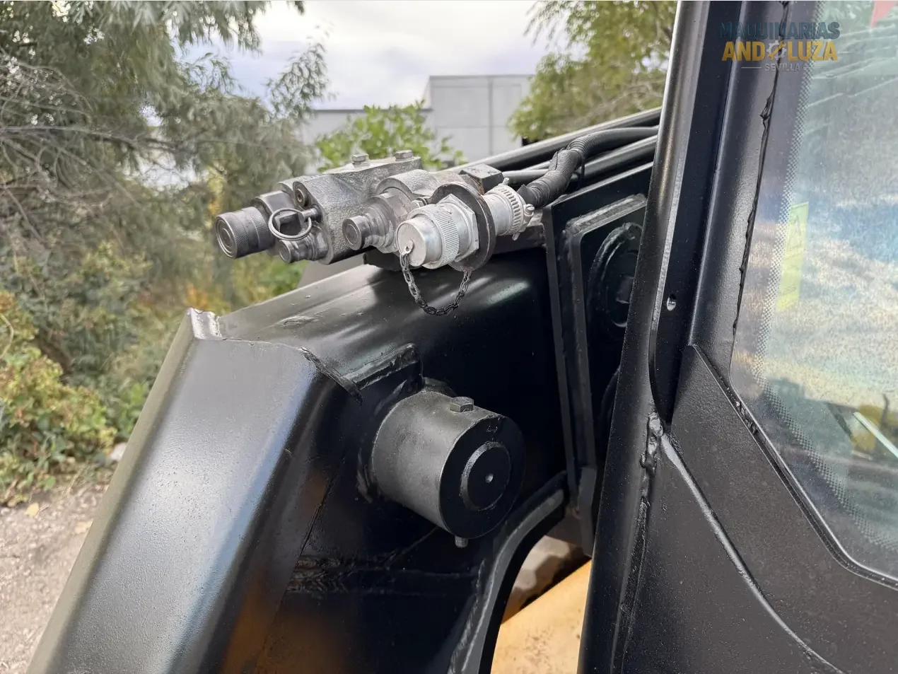 JCB 3TS-8T Teleskid Raupenkompaktlader, Baujahr 2021, mit Teleskopausleger, 4 Meter Hubhöhe und seitlicher Kabineneinstiegsmöglichkeit für Bau- und Landwirtschaftsanwendungen.