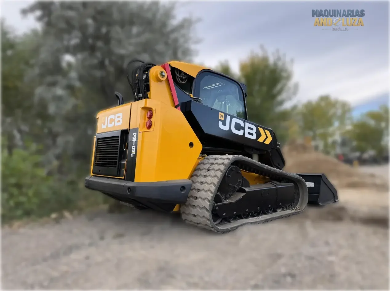 JCB 3TS-8T Teleskid Raupenkompaktlader, Baujahr 2021, mit Teleskopausleger, 4 Meter Hubhöhe und seitlicher Kabineneinstiegsmöglichkeit für Bau- und Landwirtschaftsanwendungen.
