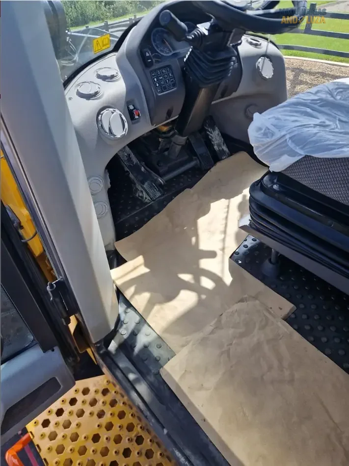 Utovarivač na kotačima Volvo L120H iz 2021. s OptiShift tehnologijom, Volvo D8J motorom i Torque Parallel vezom za visokoproduktivno utovarivanje i rad s učinkovitom potrošnjom goriva.