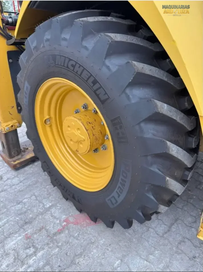 Retroexcavadora Caterpillar 432 del año 2021, 100 hp, excelente estado, versátil y potente.