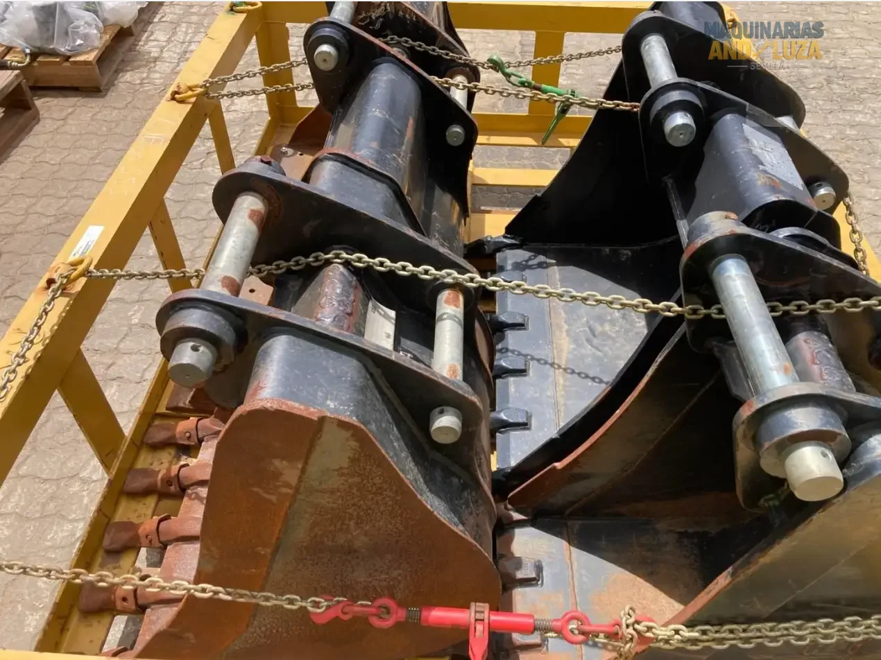 Retroexcavadora Caterpillar 432 del año 2021, 100 hp, excelente estado, versátil y potente.