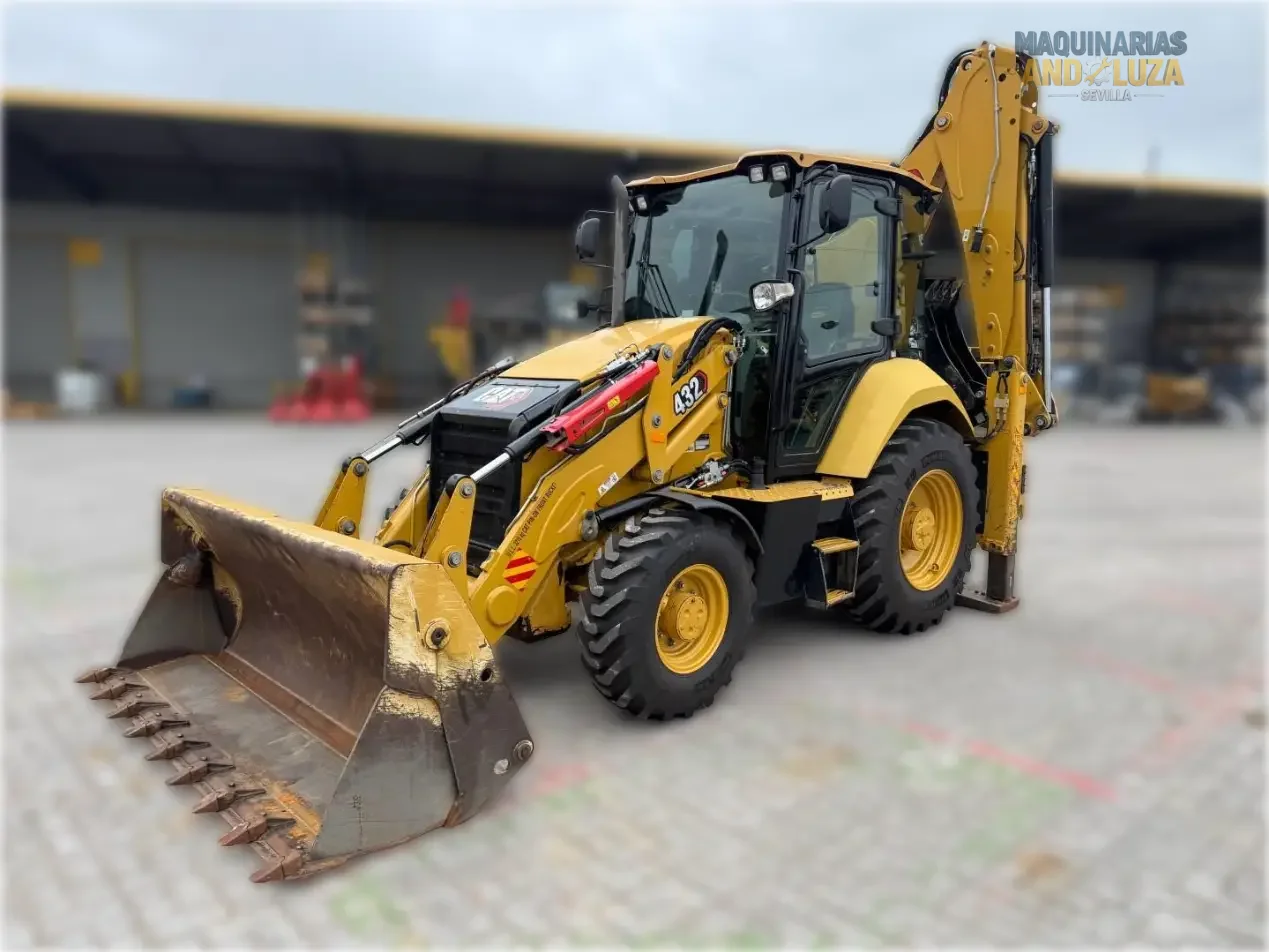 Retroexcavadora Caterpillar 432 del año 2021, 100 hp, excelente estado, versátil y potente.