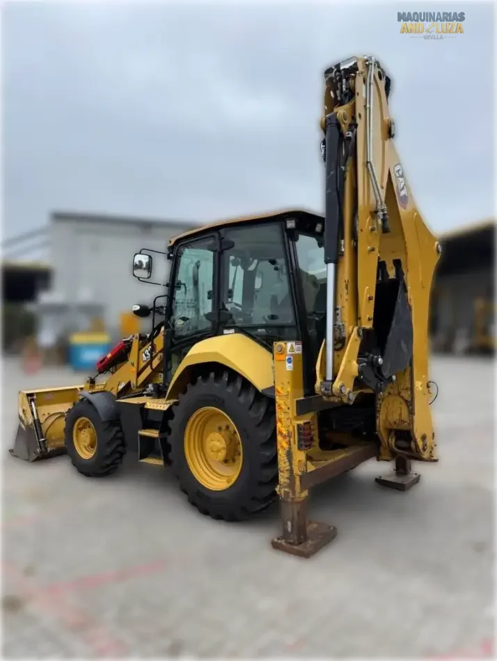 Retroexcavadora Caterpillar 432 del año 2021, 100 hp, excelente estado, versátil y potente.