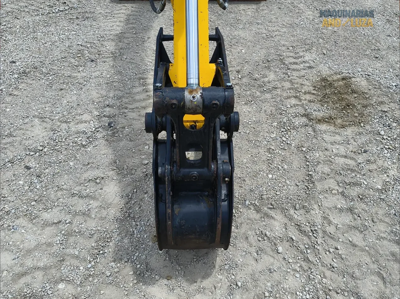 Miniexcavadora JCB 35Z-1 de 2024, 24 CV, excelente estado, versátil y potente.