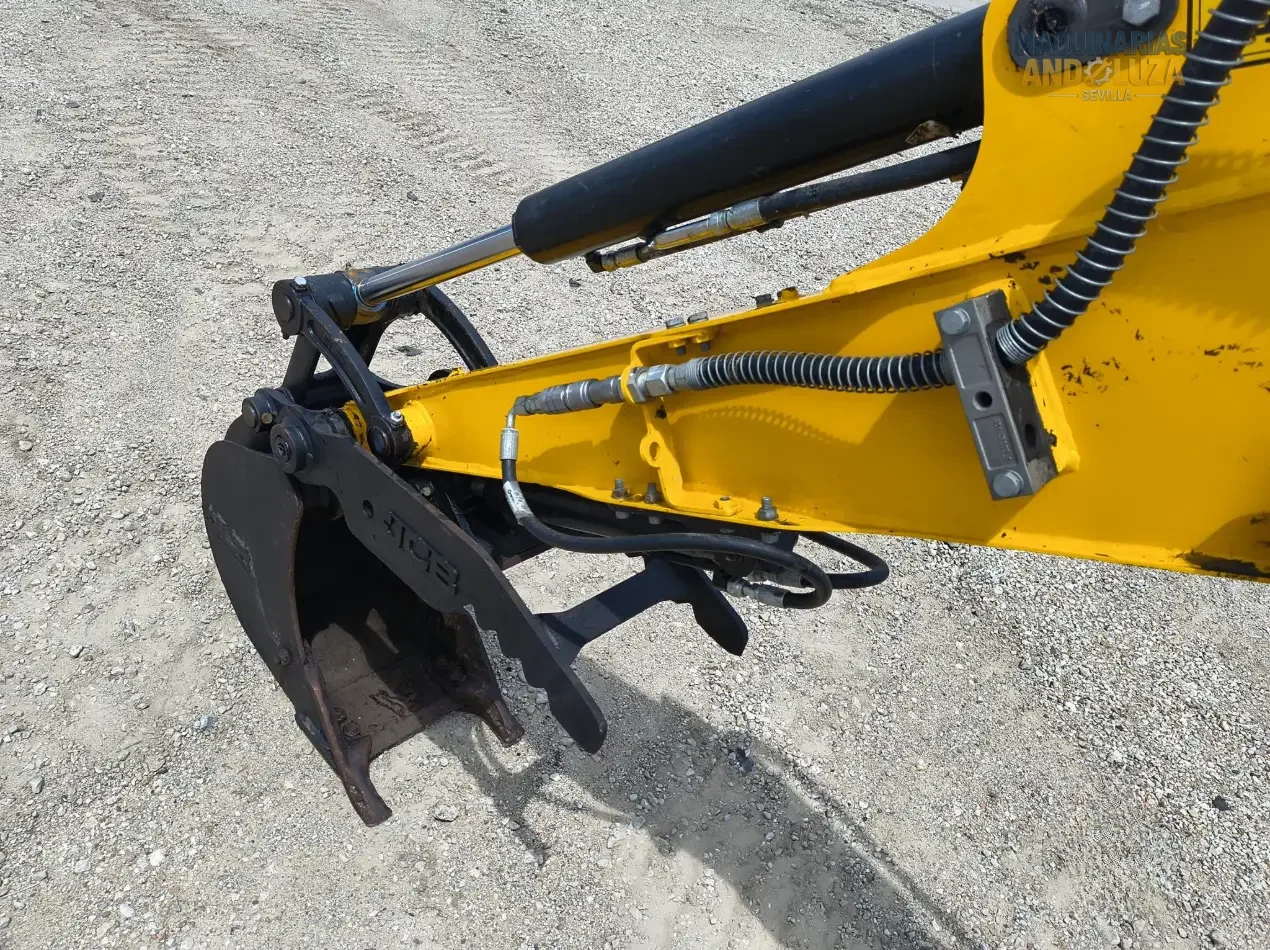 Miniexcavadora JCB 35Z-1 de 2024, 24 CV, excelente estado, versátil y potente.