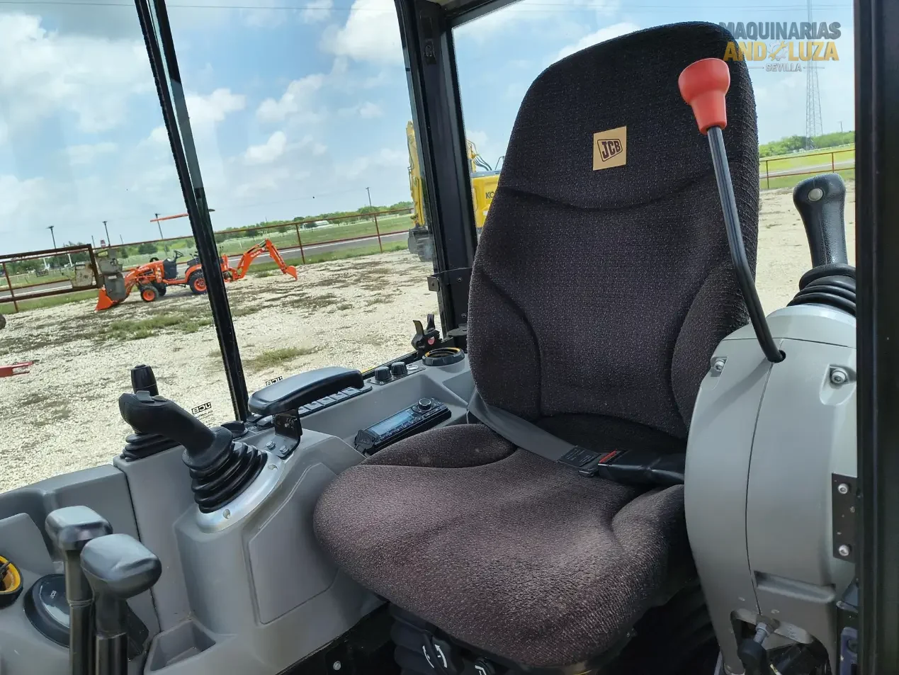 Miniexcavadora JCB 35Z-1 de 2024, 24 CV, excelente estado, versátil y potente.