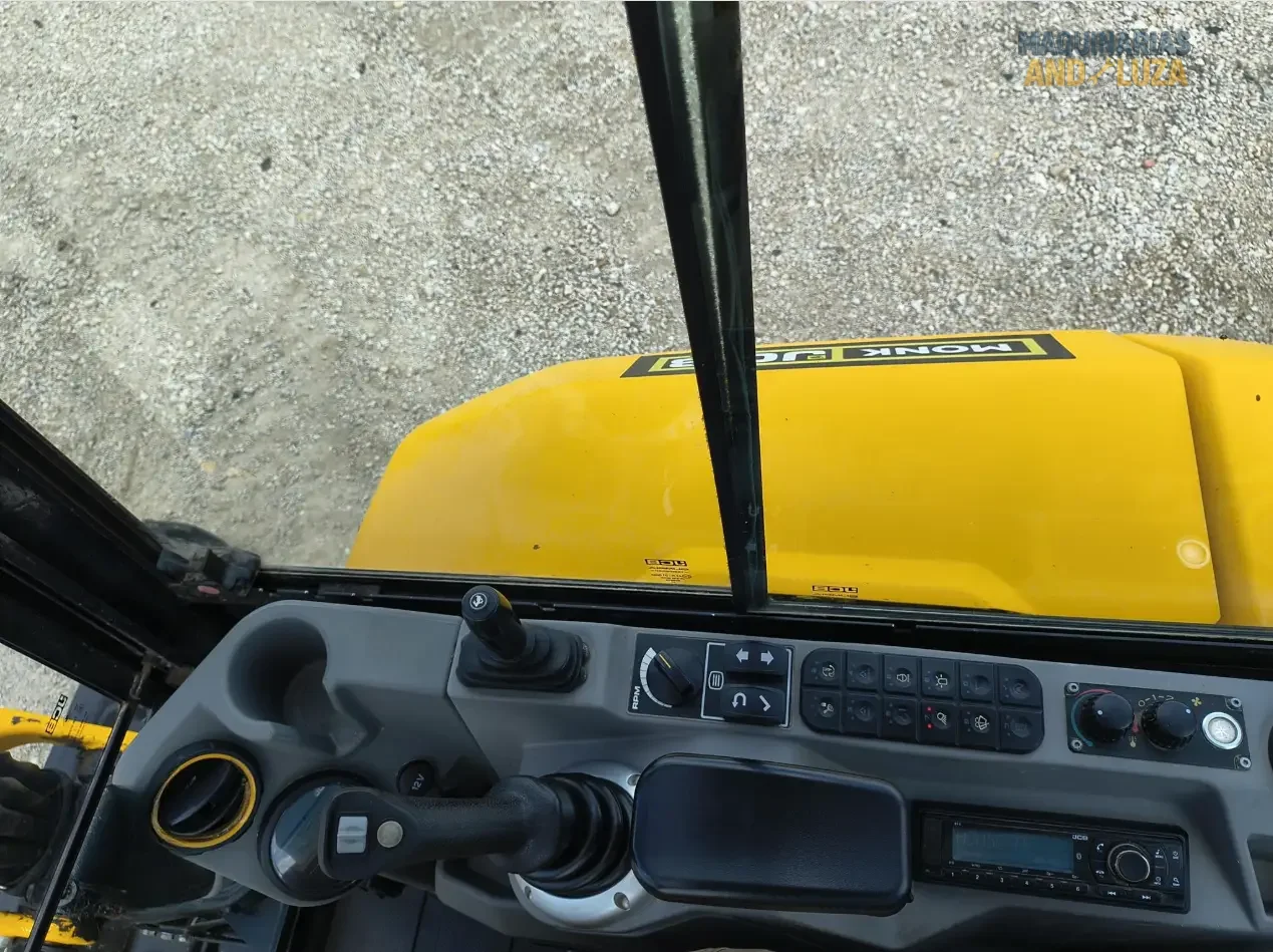 Miniexcavadora JCB 35Z-1 de 2024, 24 CV, excelente estado, versátil y potente.