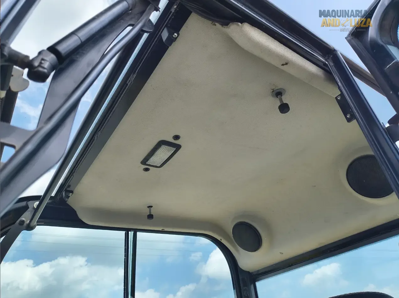 Miniexcavadora JCB 35Z-1 de 2024, 24 CV, excelente estado, versátil y potente.