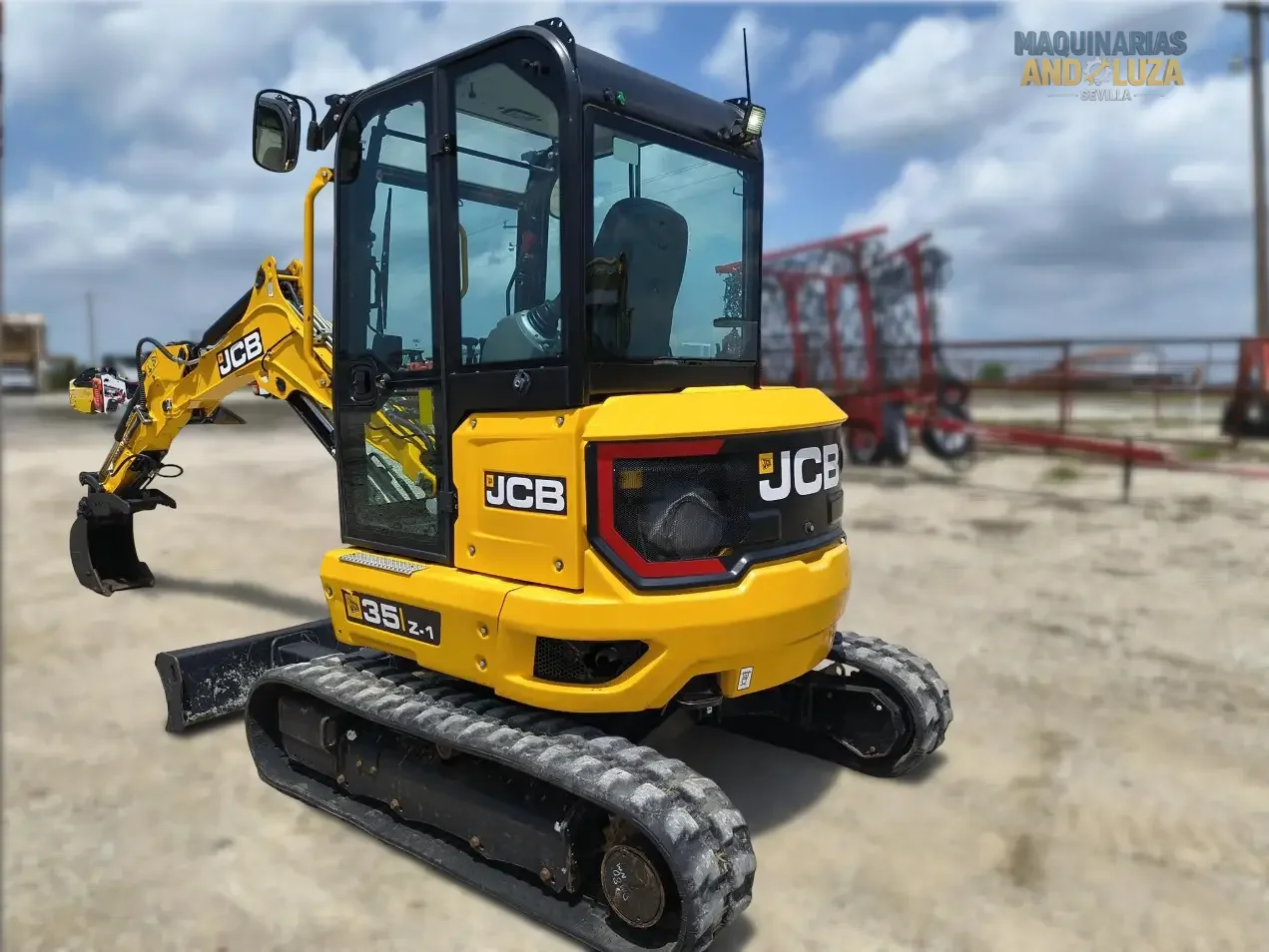 Miniexcavadora JCB 35Z-1 de 2024, 24 CV, excelente estado, versátil y potente.
