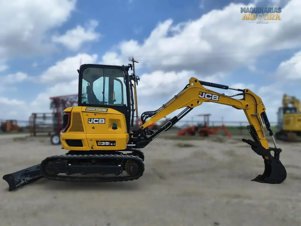 Miniexcavadora JCB 35Z-1 de 2024, 24 CV, excelente estado, versátil y potente.