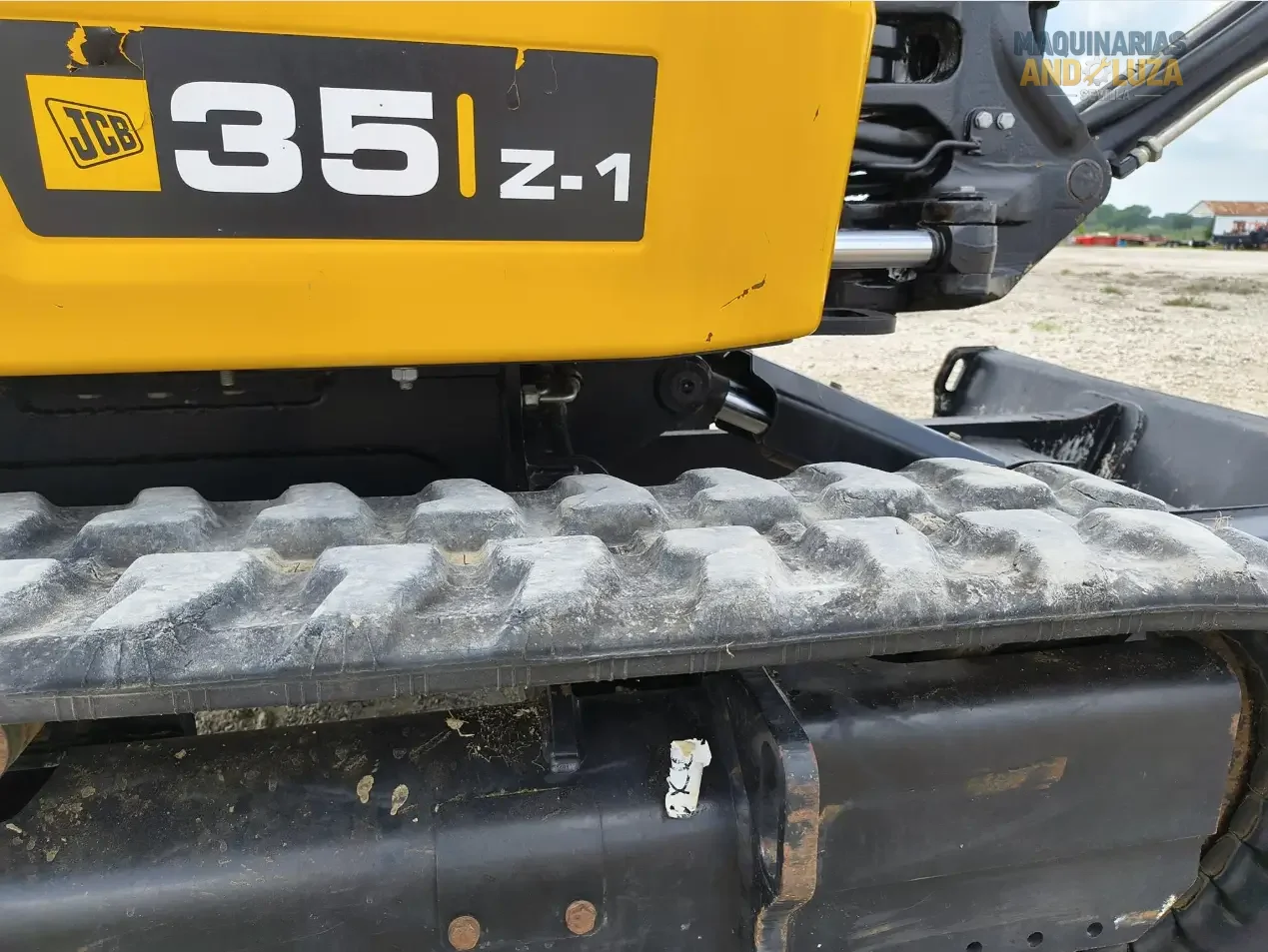 Miniexcavadora JCB 35Z-1 de 2024, 24 CV, excelente estado, versátil y potente.