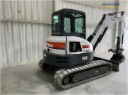 2017 Bobcat E55 mini excavator for sale, 5.5-ton conventional tail swing excavator for heavy-duty digging and lifting at Maquinaria Andaluza de Ocasion SL.