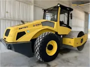 2019 BOMAG BW211D-5 single drum soil compactor for sale, 10.9 ton heavy-duty roller for road construction and earthworks at Maquinaria Andaluza.