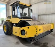2019 BOMAG BW211D-5 single drum soil compactor for sale, 10.9 ton heavy-duty roller for road construction and earthworks at Maquinaria Andaluza.