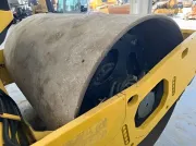 2019 BOMAG BW211D-5 single drum soil compactor for sale, 10.9 ton heavy-duty roller for road construction and earthworks at Maquinaria Andaluza.